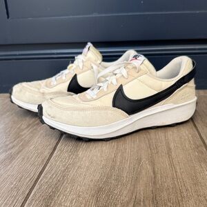 Nike Waffle Trainer 2 Women’s Sneakers Size 9 Sail/Black Retro Running GREAT